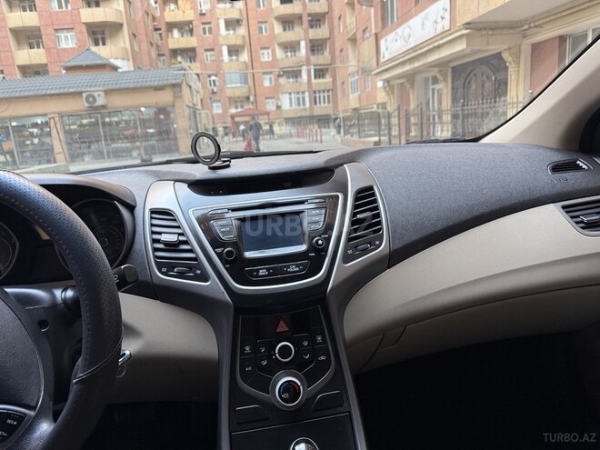 Hyundai Elantra-9