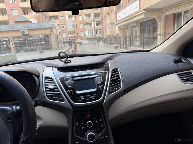 Hyundai Elantra-7
