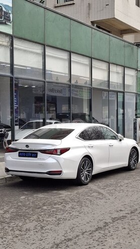 Lexus ES 300h-11
