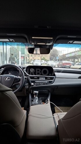Lexus ES 300h-16