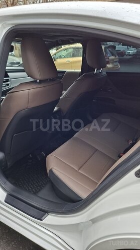 Lexus ES 300h-6