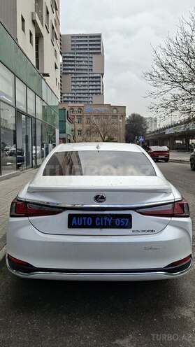 Lexus ES 300h-4