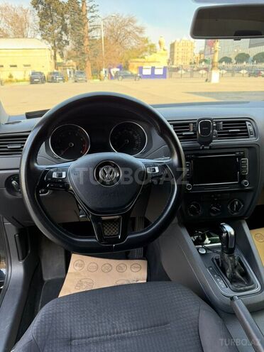 Volkswagen Jetta-4