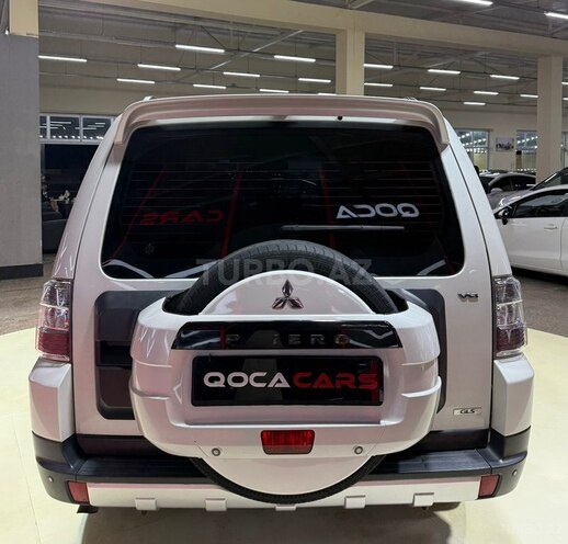 Mitsubishi Pajero-11