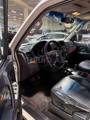 Mitsubishi Pajero-14