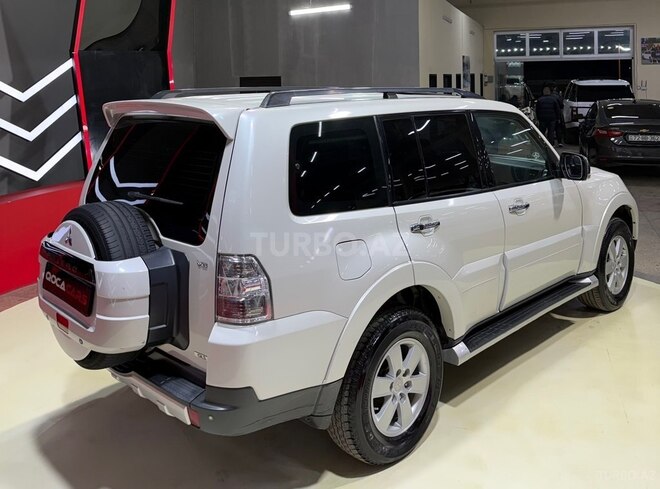 Mitsubishi Pajero-9