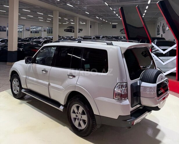 Mitsubishi Pajero-10