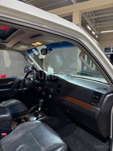 Mitsubishi Pajero-13