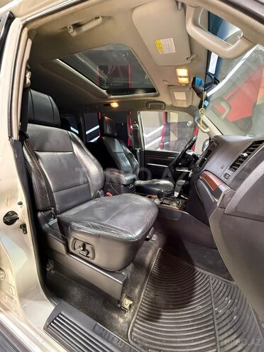 Mitsubishi Pajero-12