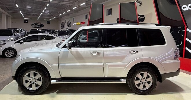 Mitsubishi Pajero-7
