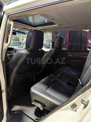Mitsubishi Pajero-18