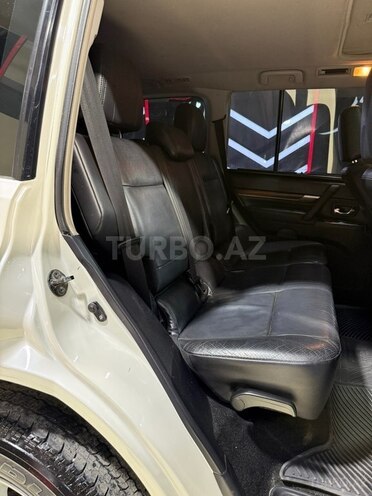 Mitsubishi Pajero-20