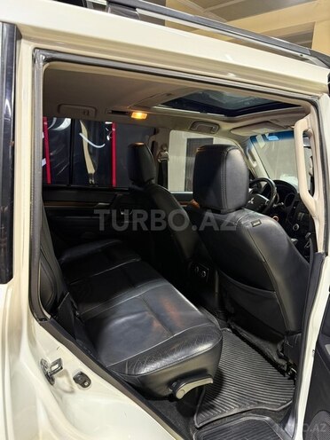 Mitsubishi Pajero-17