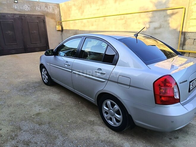 Hyundai Accent-4