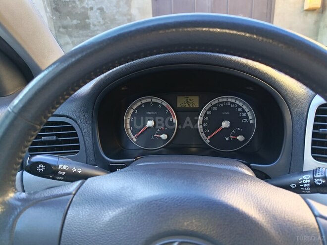 Hyundai Accent-7