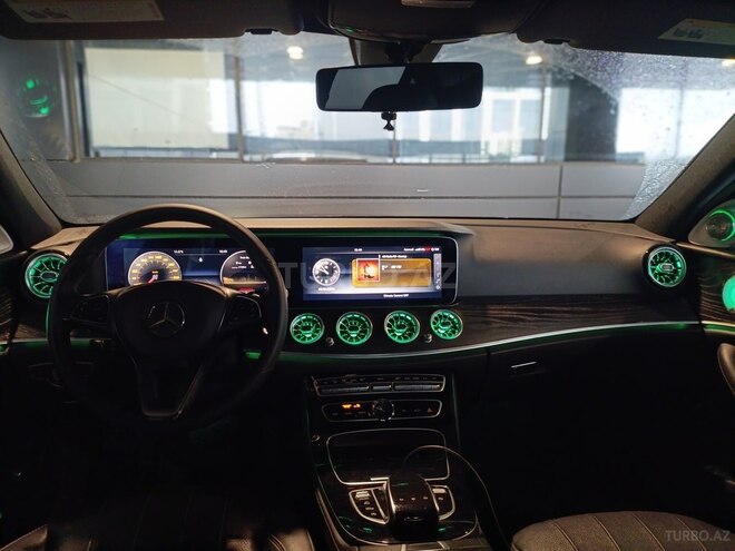 Mercedes E 300 4MATIC-14