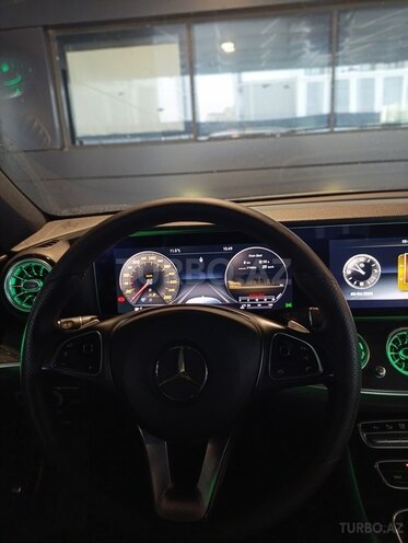 Mercedes E 300 4MATIC-13
