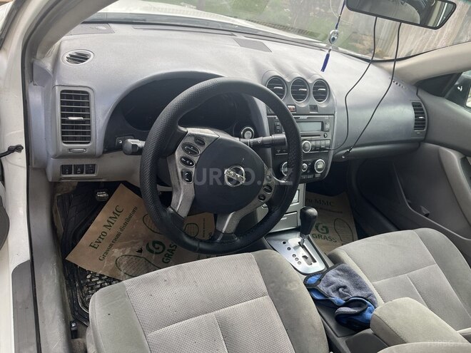 Nissan Altima-10