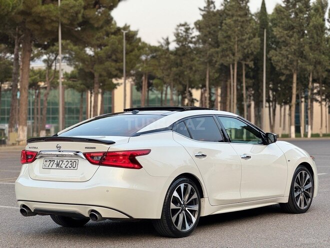 Nissan Maxima-5