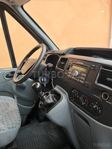 Ford Transit-11