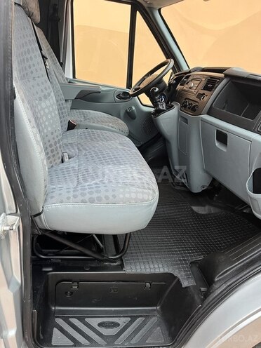 Ford Transit-13