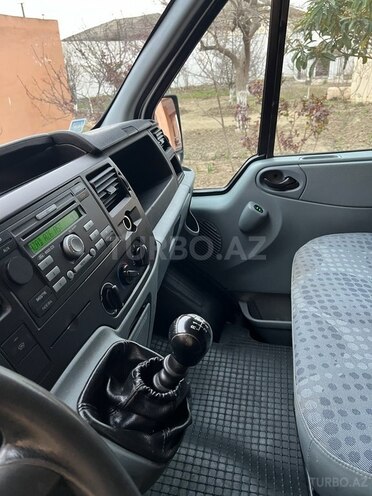 Ford Transit-15