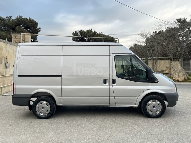 Ford Transit-8
