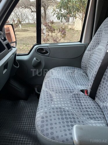 Ford Transit-18