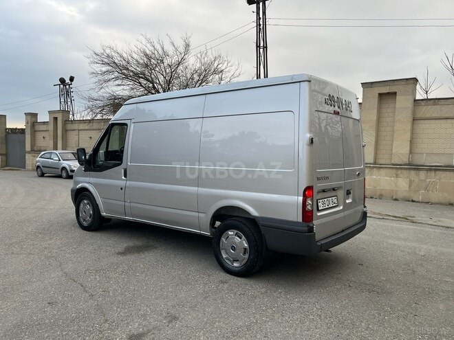 Ford Transit-10
