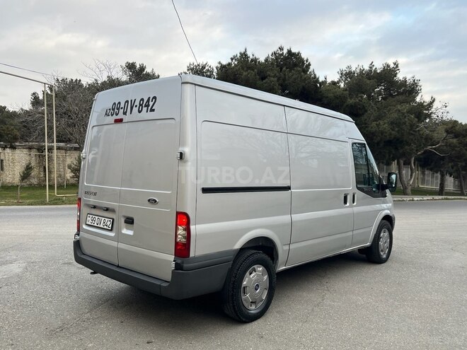 Ford Transit-9