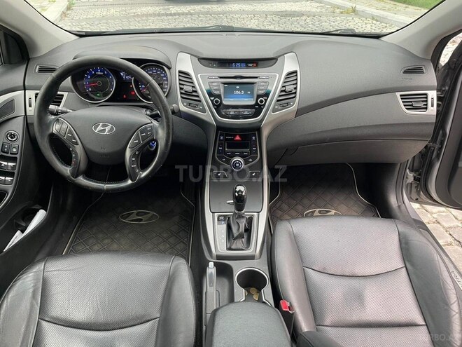 Hyundai Elantra-3