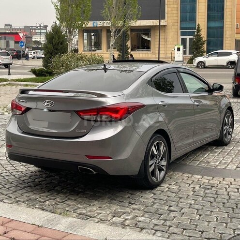 Hyundai Elantra-4