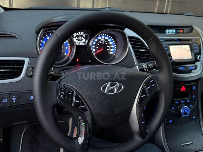 Hyundai Elantra-2