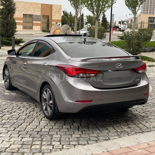 Hyundai Elantra-7
