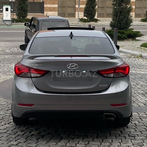 Hyundai Elantra-6