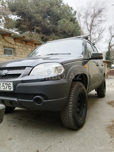 Chevrolet Niva-4