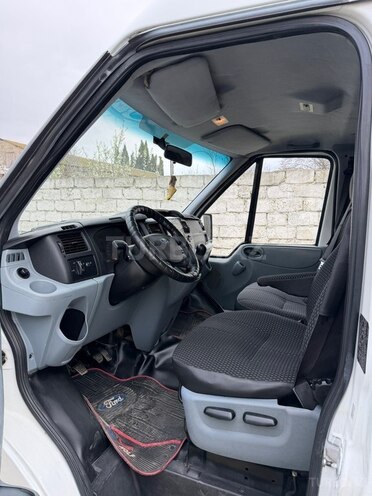 Ford Transit-6