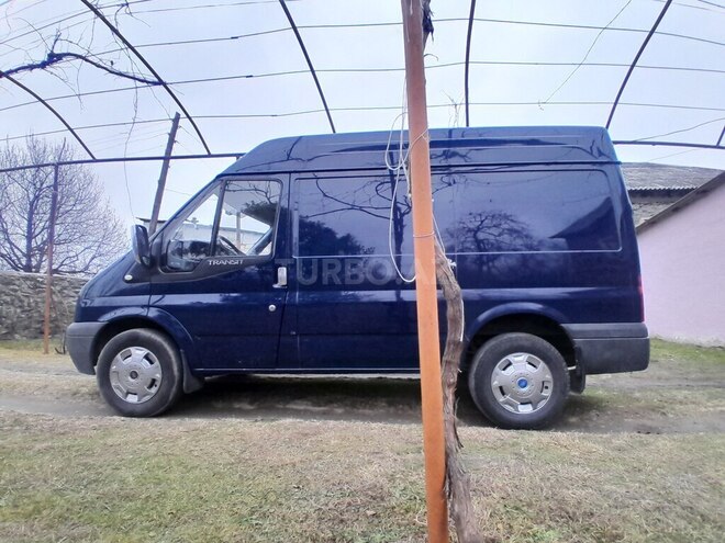 Ford Transit-5