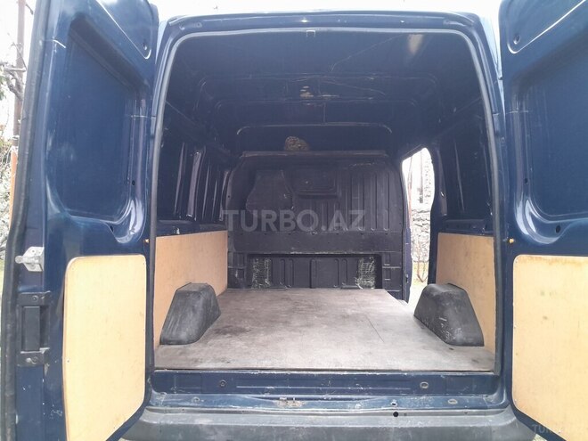 Ford Transit-9