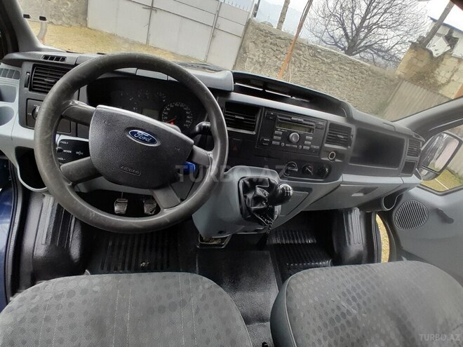Ford Transit-14