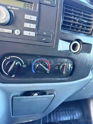 Ford Transit-19