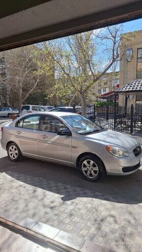 Hyundai Accent-2