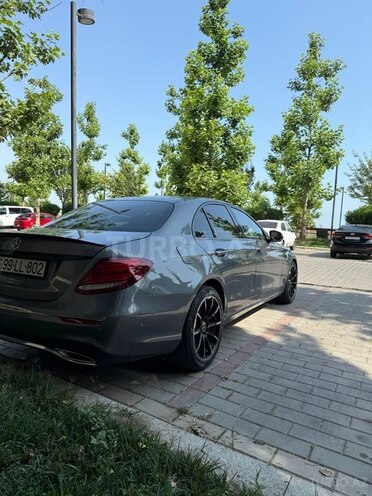Mercedes E 200 d-6