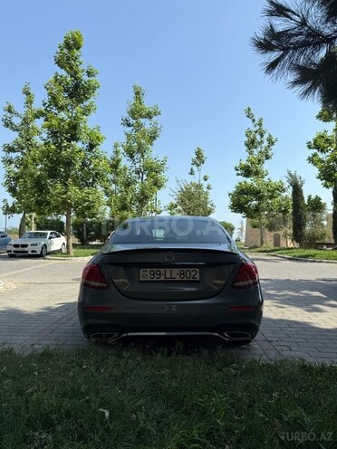 Mercedes E 200 d-4