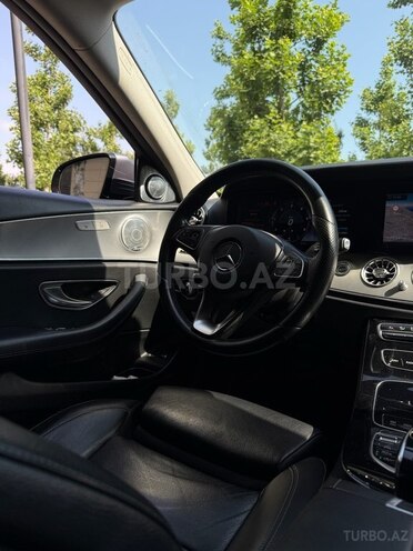 Mercedes E 200 d-8