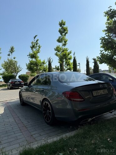 Mercedes E 200 d-5