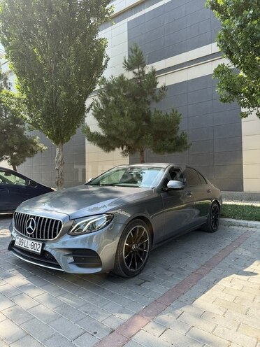 Mercedes E 200 d-3