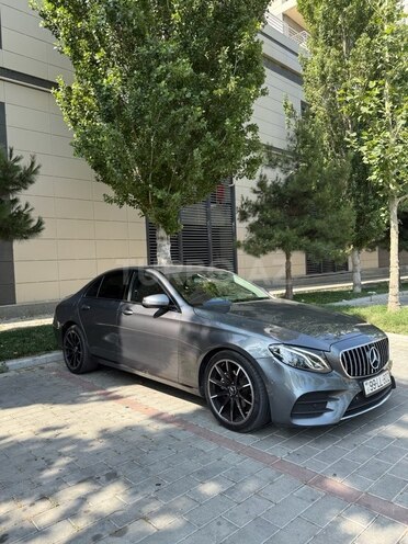 Mercedes E 200 d-2