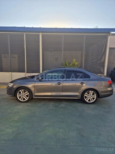 Volkswagen Jetta-4