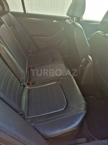 Volkswagen Jetta-8